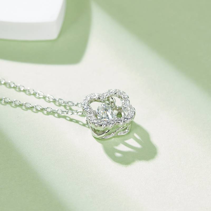 Agile Lucky Grass S925 Silver Plated Platinum Moissanite Diamond Necklace 50 Points D-Class